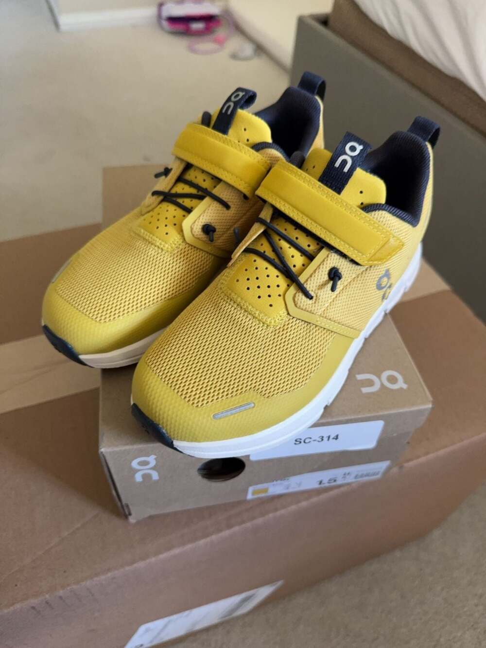 1.5K - On Running Cloud Play Kids Sneakers Mustard White
